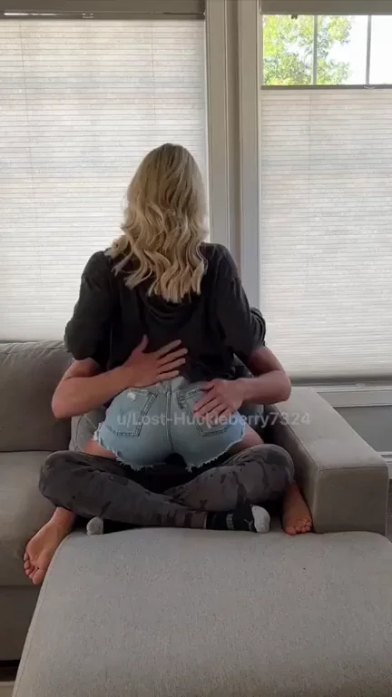 Escalated Quick & Nasty on the Couch 😈🍑💦