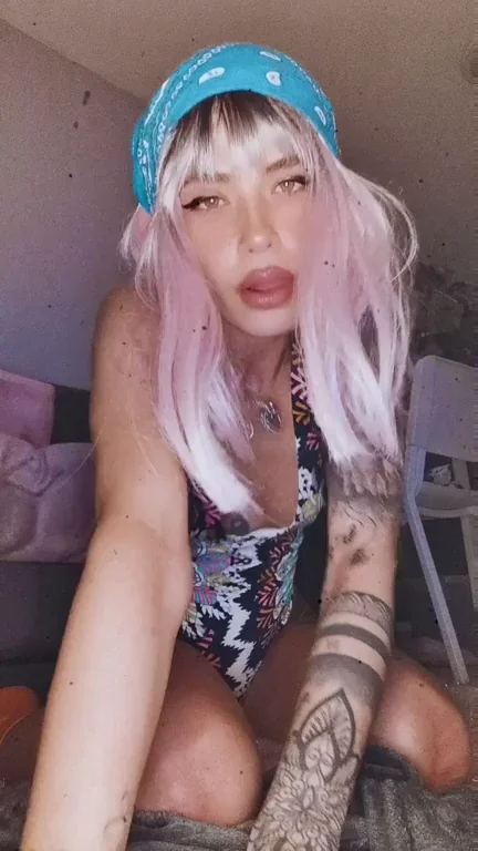 I want to let one lucky Redditor cum on my ass multiple times