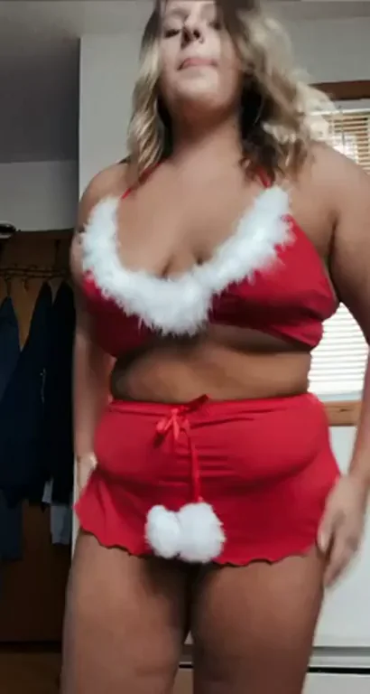 Ho Ho Ho! 🎅 20F Thick Santa Slut Shakes Her Juicy PAWG Ass 🍑🔥