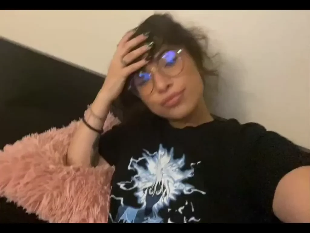 Petite Latina Flashes Perky Titties Public Style 😈🍈🍈 [OC]