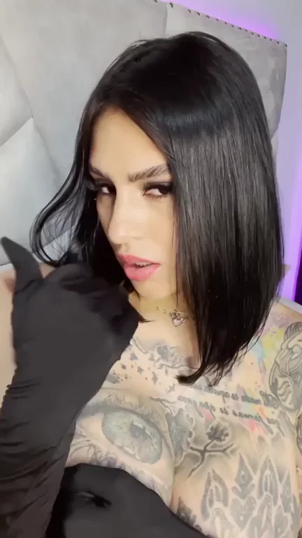 Creampie Keeper: Tattooed Babe's Sultry Promise
