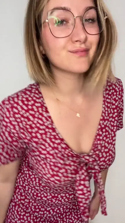 30yo Mom of 1, Alone & Horny: Still a Hot Slut? 🔥👓