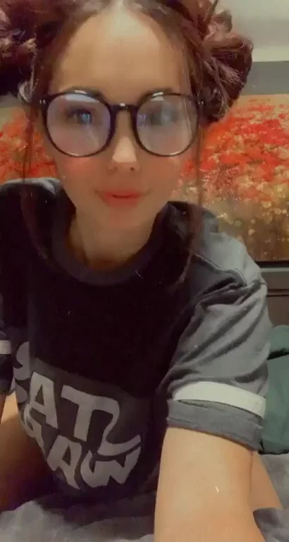 Nerdy Slut's Massive Ass Surprise 🍑🔥