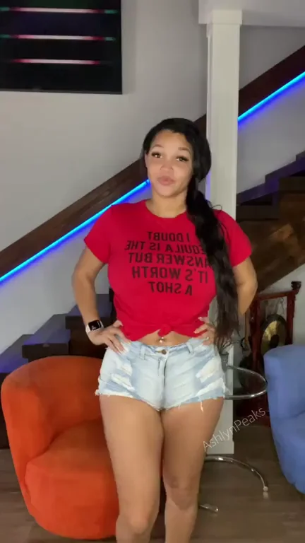 Changing my outfits [OC]