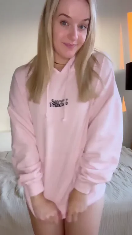 Petite Natural Bodied Slut Teases Tits in Pink Hoodie 😍🍑
