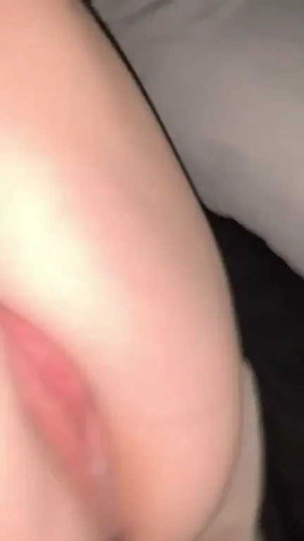 Watch it leak as I spread my lips. Who next? 🤤🤤