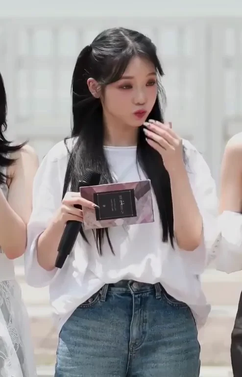 Jisun's K-Pop Tease: Pouty Lips & Hip-Hugging Jeans Fap Fuel
