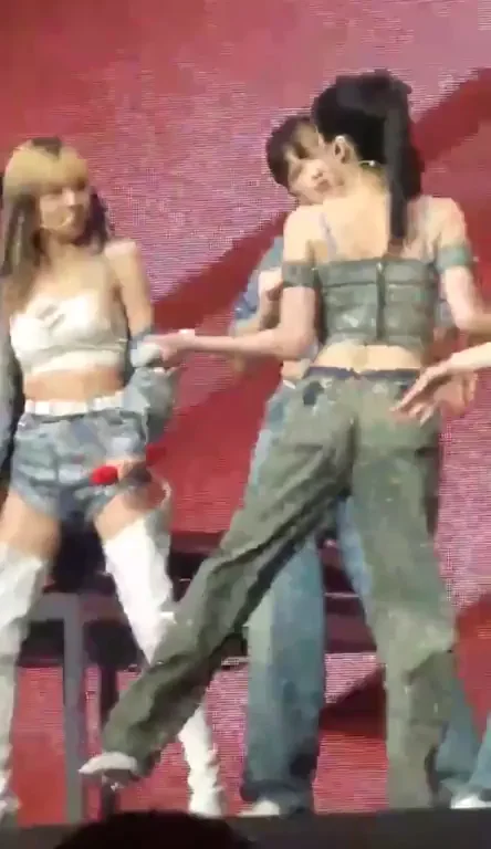 🔥 TWICE Mina's Juicy Ass Tease on Stage 💦🍑