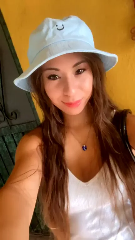 Petite Latina Cutie Wishes You a Horny Day! 😘👅💦