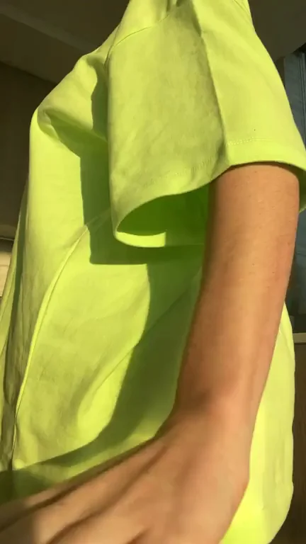 PAWG Hottie in Lime Green Top Flaunts Massive Jiggly Ass