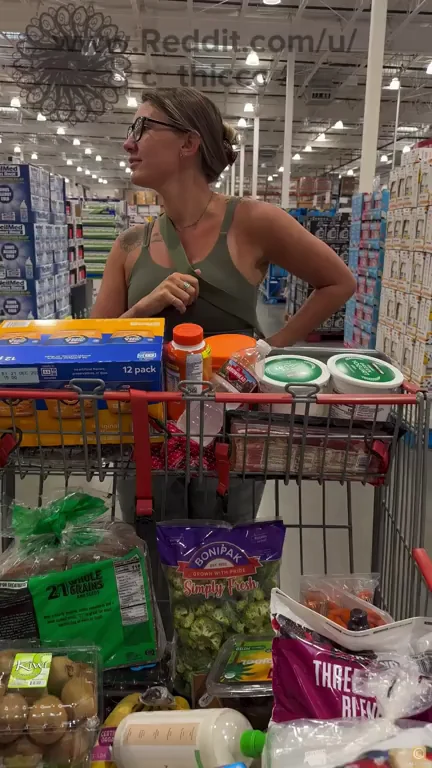 I love flashing my tits in public