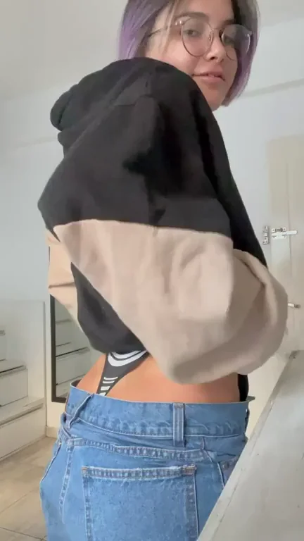 You know where I want to sit right? Answer below 🍑🥵