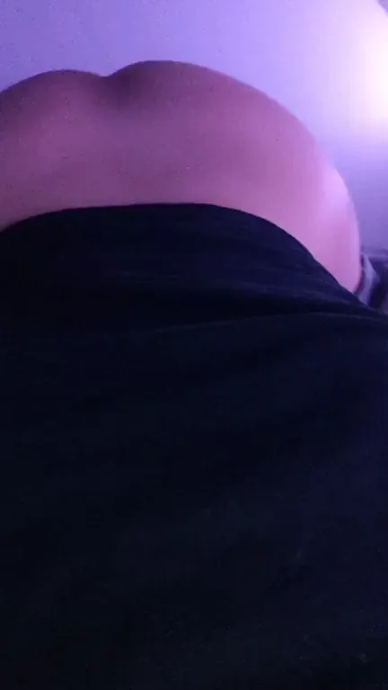 Femboy Shaking His Juicy Big Ass 🍑😈