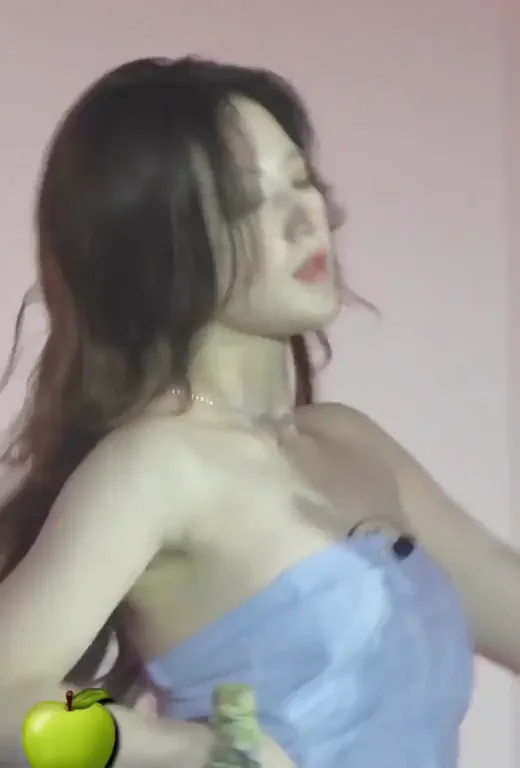 Shuhua's Slutty Stage Tease: (G)I-DLE K-Pop Fap Fuel