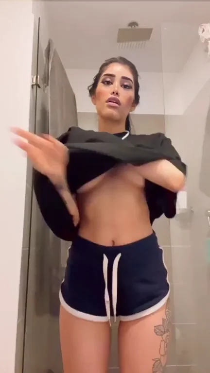 [TW] im cuter with my tits out