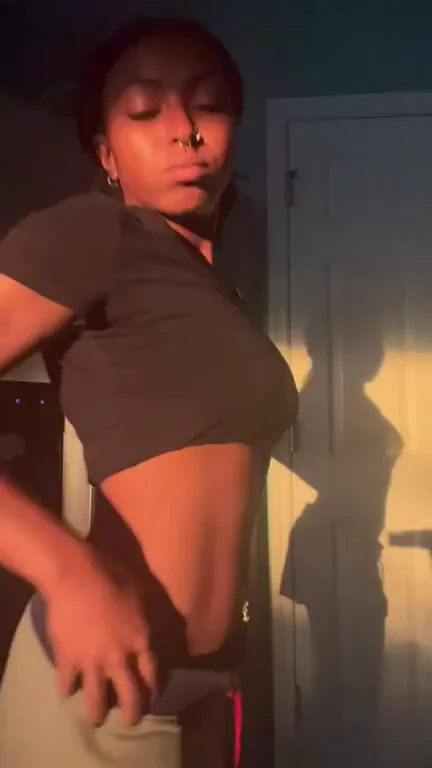 Really would love a deep creampie right now