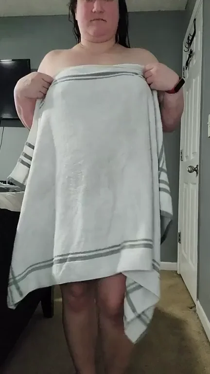 Chubby mom of 2 towel drop