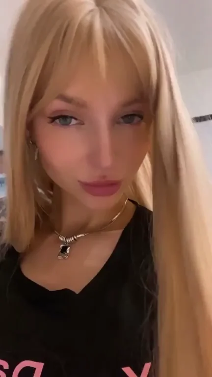 Sweet 'n Sinful Blonde Tease 😇😈