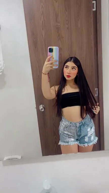 Tell me if I'm wrong but petite girls have the smallest and tightest pussy :)