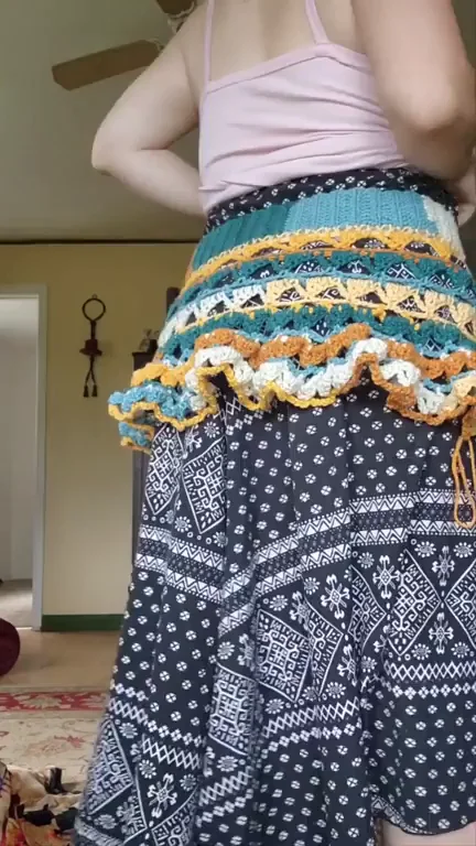 crocheting clothes that bring out my best assets~