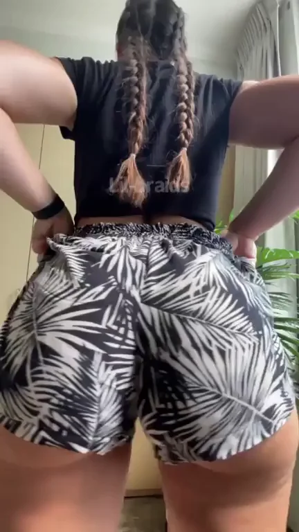 Thick White Babe's Massive Ass Begs for Face-Sitting