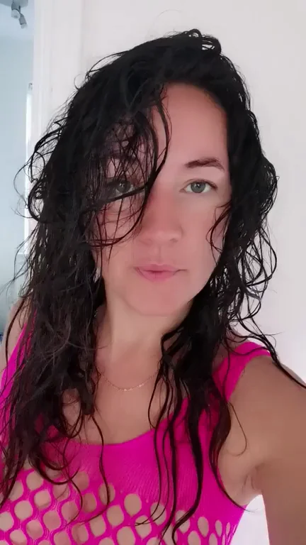 Bit of pussy flashing 😜