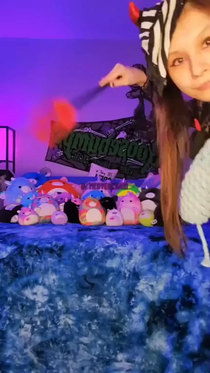Egirl Cat Slut Shakes Her Juicy Ass in Thong