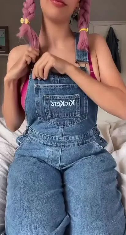 Braces Girl with Pink Pigtails & Sexy English Accent Makes Your Cock Throb 😈🔥