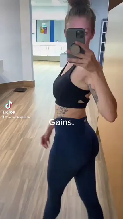 Checking out my booty gains ?