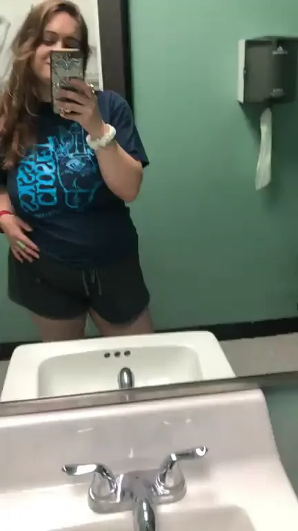 Is my body too boootylicious for ya, babe? ?