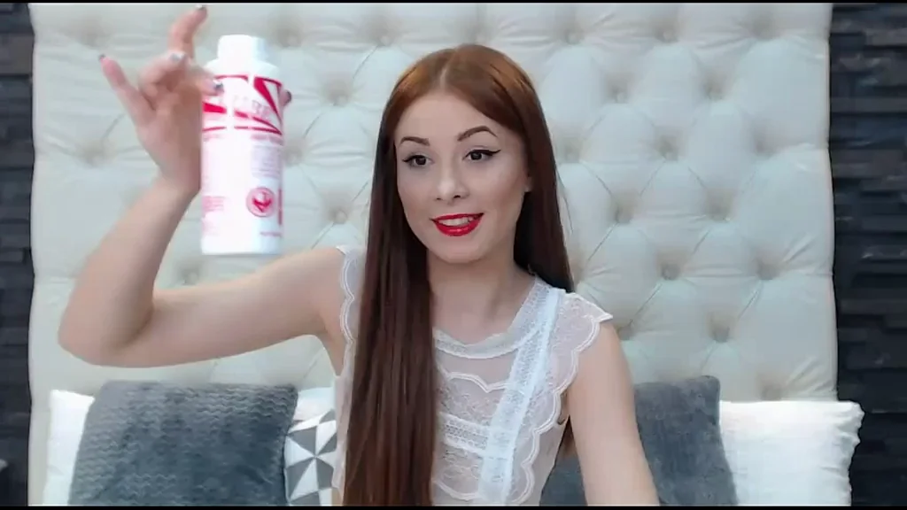Onixyaa's Lube-Slicked Redhead Ass Play 💦🔥🍑
