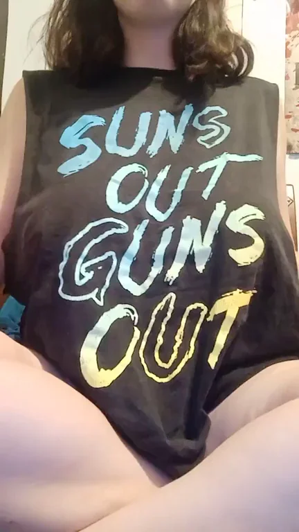 🍒 Busty Babe Flashing Her Juicy Tits in Suns Out Guns Out Tee 😈