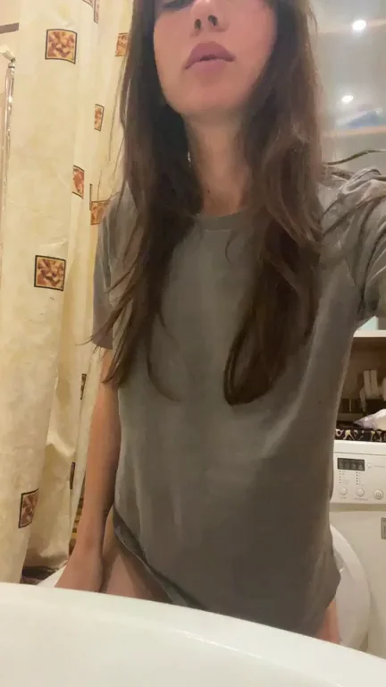 squeeze my tits pls