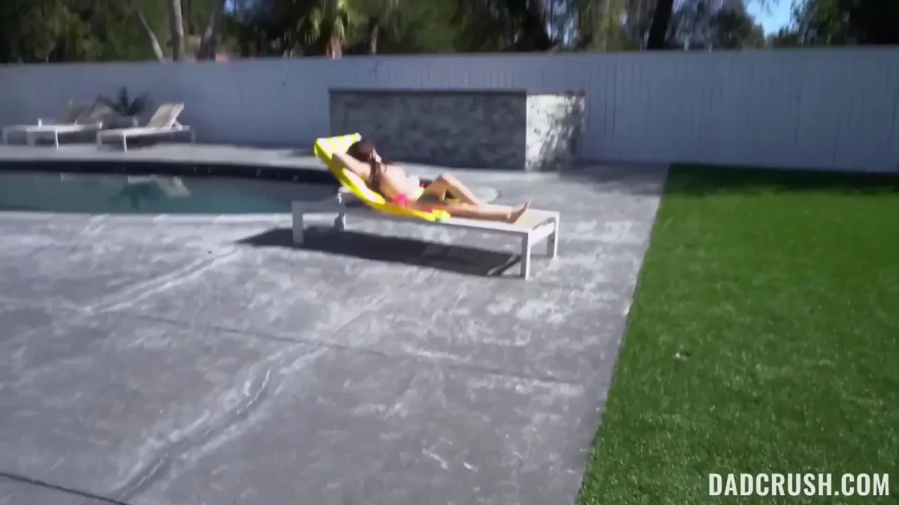 Maya Woulfe's Naughty Backyard Daddy Tease ☀️🍑