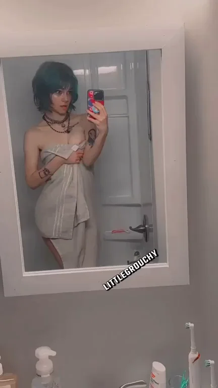 Towel drop + Still workin' on healthy weight gain! Special to just this subreddit since I like it so much here <3