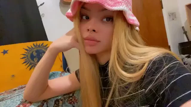 Wanna Slurp My Thick Tranny Cock? 💦🍆