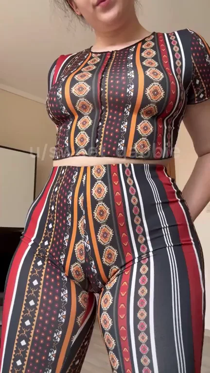 🍑 Can You Handle This Massive Booty Tease? 🔥