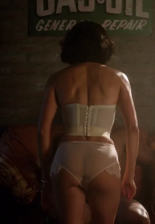 Jurnee Smollett great butt in Lovecraft Country (2021) - from the 4K source!