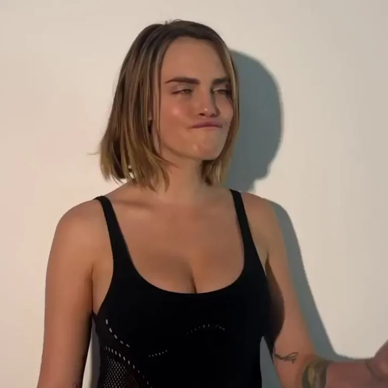 Cara Delevingne's Massive Tits Tease in Shiny Black Tank 😍🍈🍈