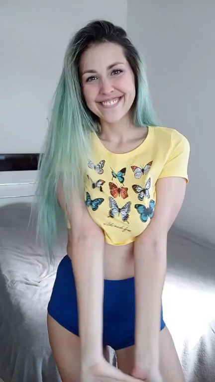 [Gif] nip slips are the best kind of accident ?