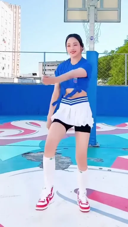 NewJeans - Minji, Danielle & Hanni