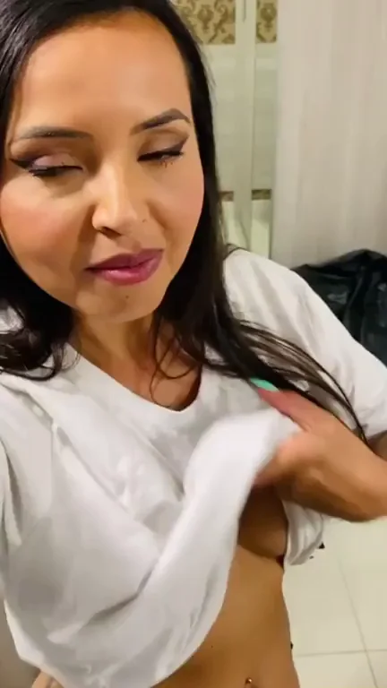 Late 30s mommy in need of your attention baby