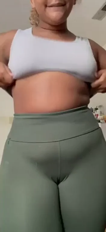 5ft Ebony Babe's Titty Drop: Still Fuckable? 🔥🍑