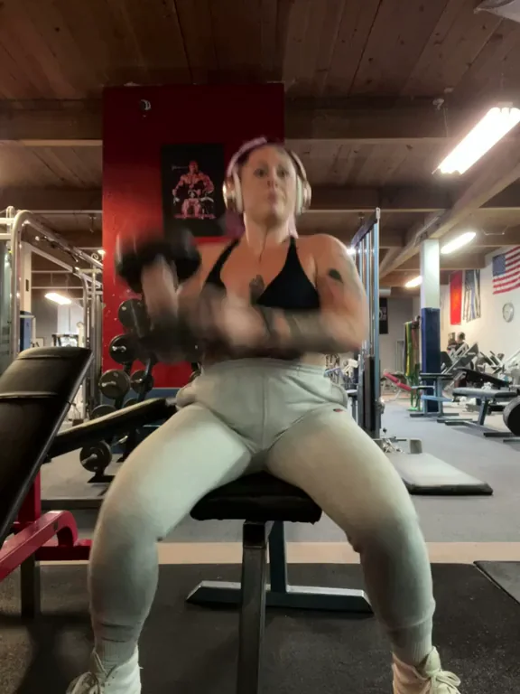 [f]lashing mid set always makes accessory workouts much more fun