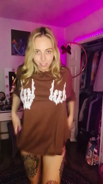 Hope you dont mind me showing off my tits :p