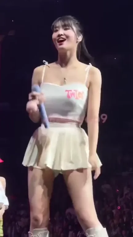 TWICE - Momo