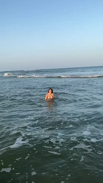 Cute 33yo wife running with bouncing boobies on beach. Do you think I could be on Baywatch?
