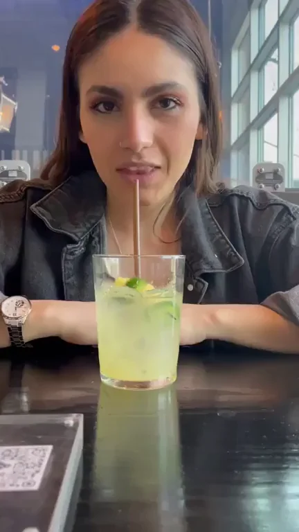 I think the bartender saw me 😁