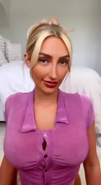 [TW] Huge Tits + Pretty Face