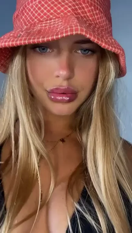 One Word for My Juicy 2004 Natural Tits 💦🍈